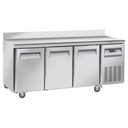 Mesa frigorífica y ventilada, 3 puertas GN 1/1, con respaldo, sobre ruedas, 2 con frenos