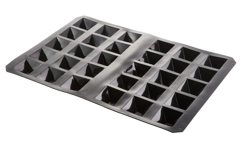 Molde de silicona de 60 x 40 centímetros en forma de Piramides de 7,1 centímetros