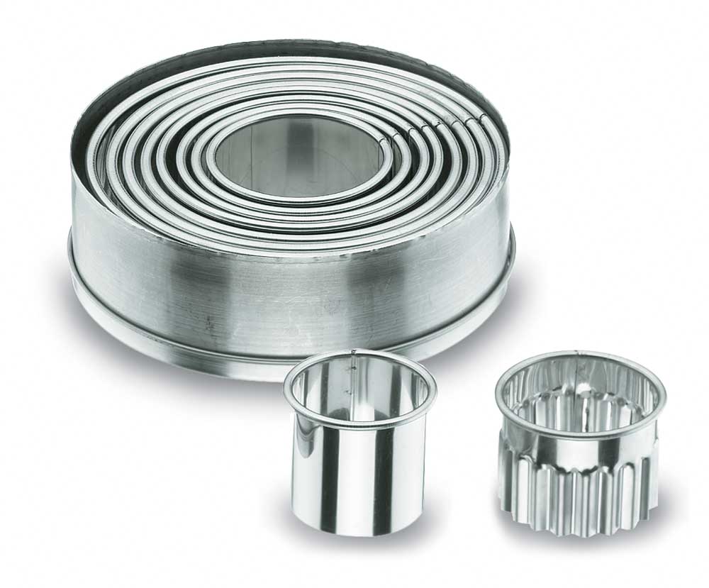 CAJA 9 CORTAPASTAS RDOS. RIZADOS INOX.