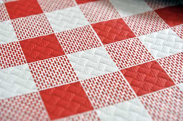 MANTEL 100X100 CUADRO ROJO 40g (Caja 4x100)